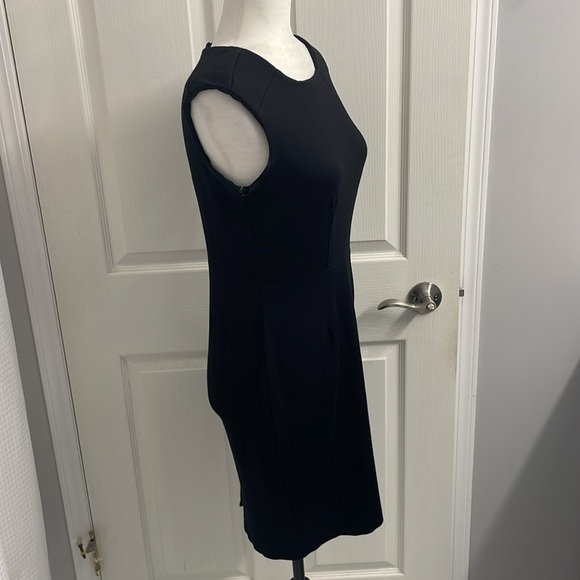 Frank Lyman Sleeveless Shift Dress Black Back Zip Women's Size 4 Stretch LBD - Picture 4 of 10